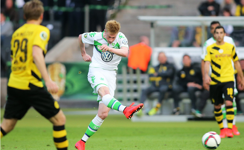 女生在校内打篮球技法惊人，男同学现场沸腾被实力圈粉