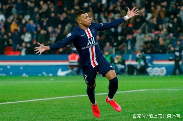 紧跟时事，韩国艺人在热刺vs纽卡看台模仿酷玩乐队观众出轨