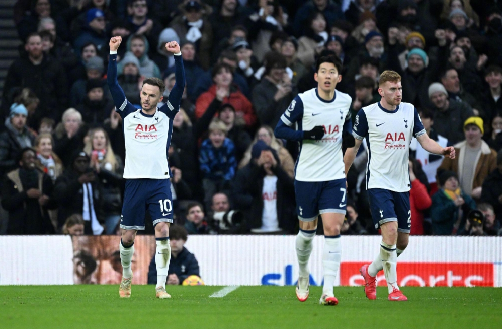 杭州女足举行环西湖徒步活动，全程八公里